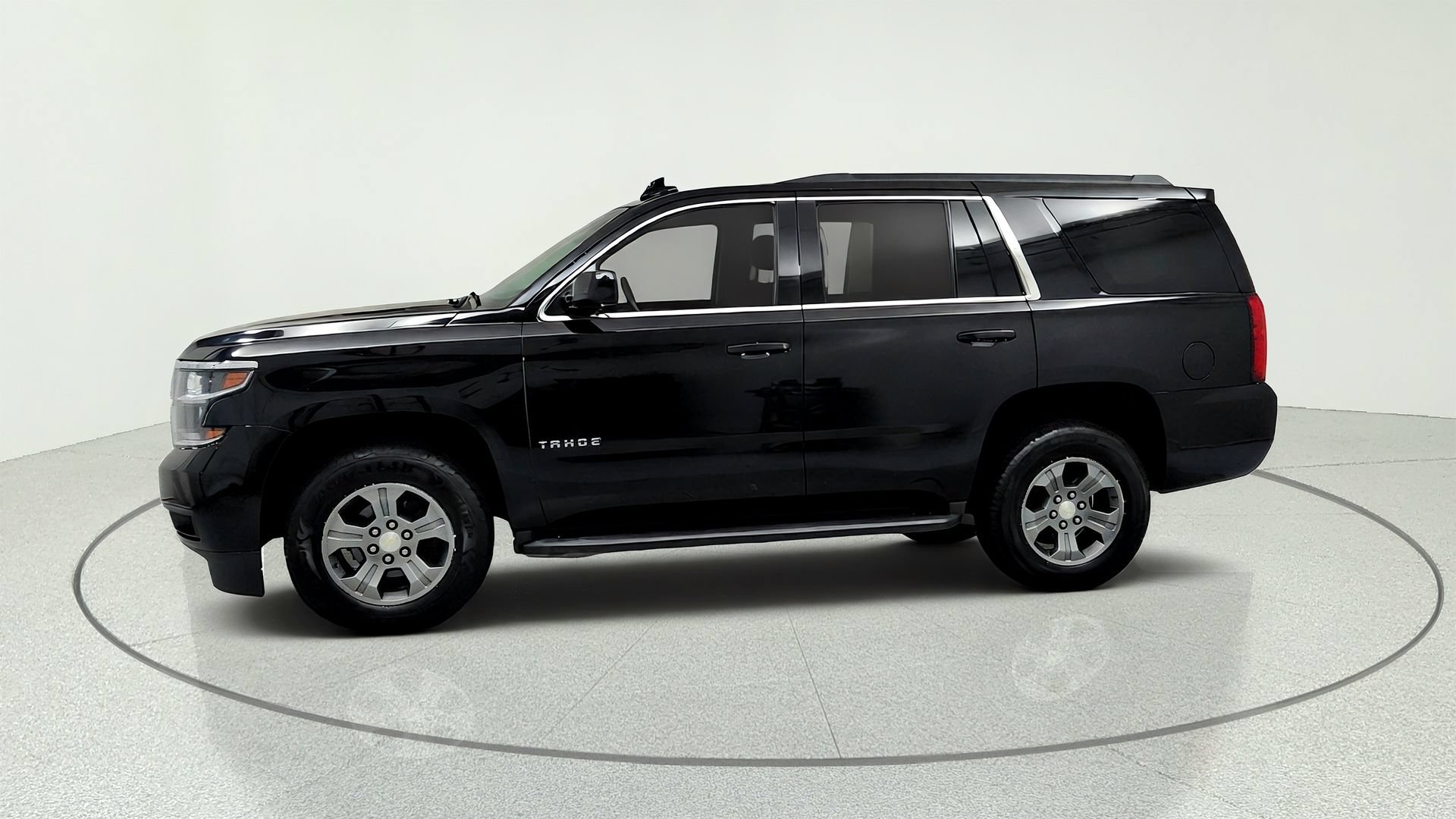 Used 2019 Chevrolet Tahoe LS AWD/4WD image 2