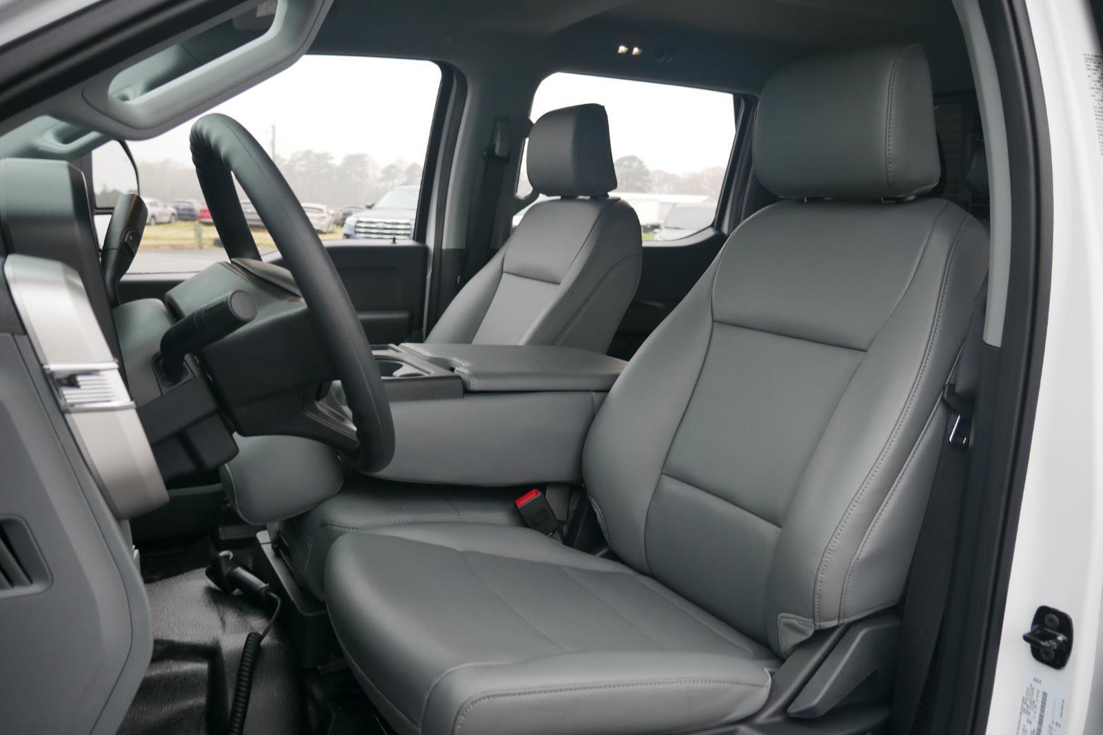 New 2026 Ford F550 4x4 Crew Cab image 17