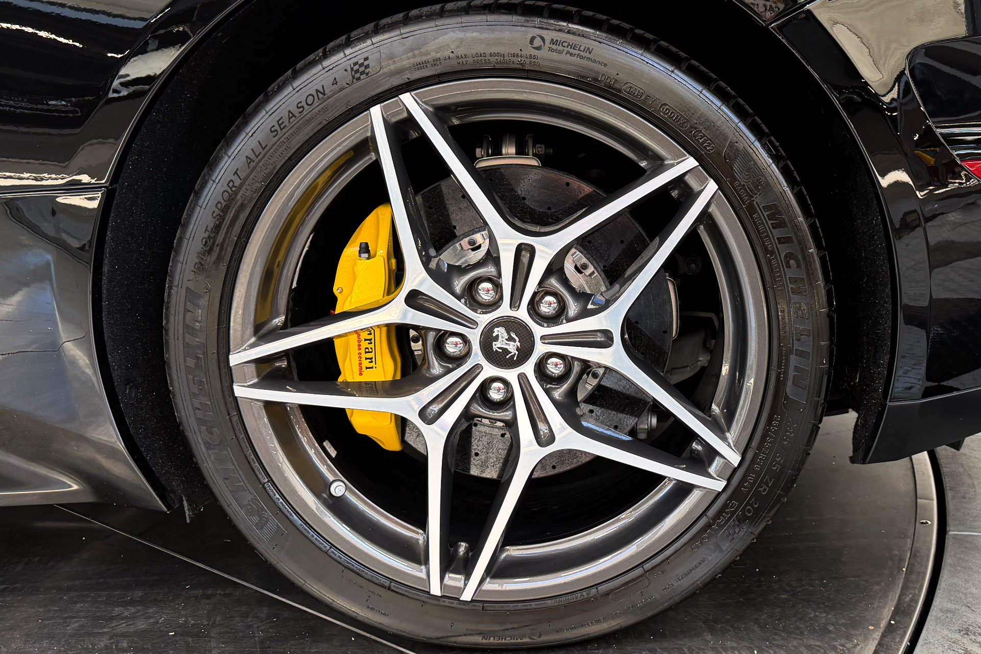 Used 2016 Ferrari California T RWD image 11