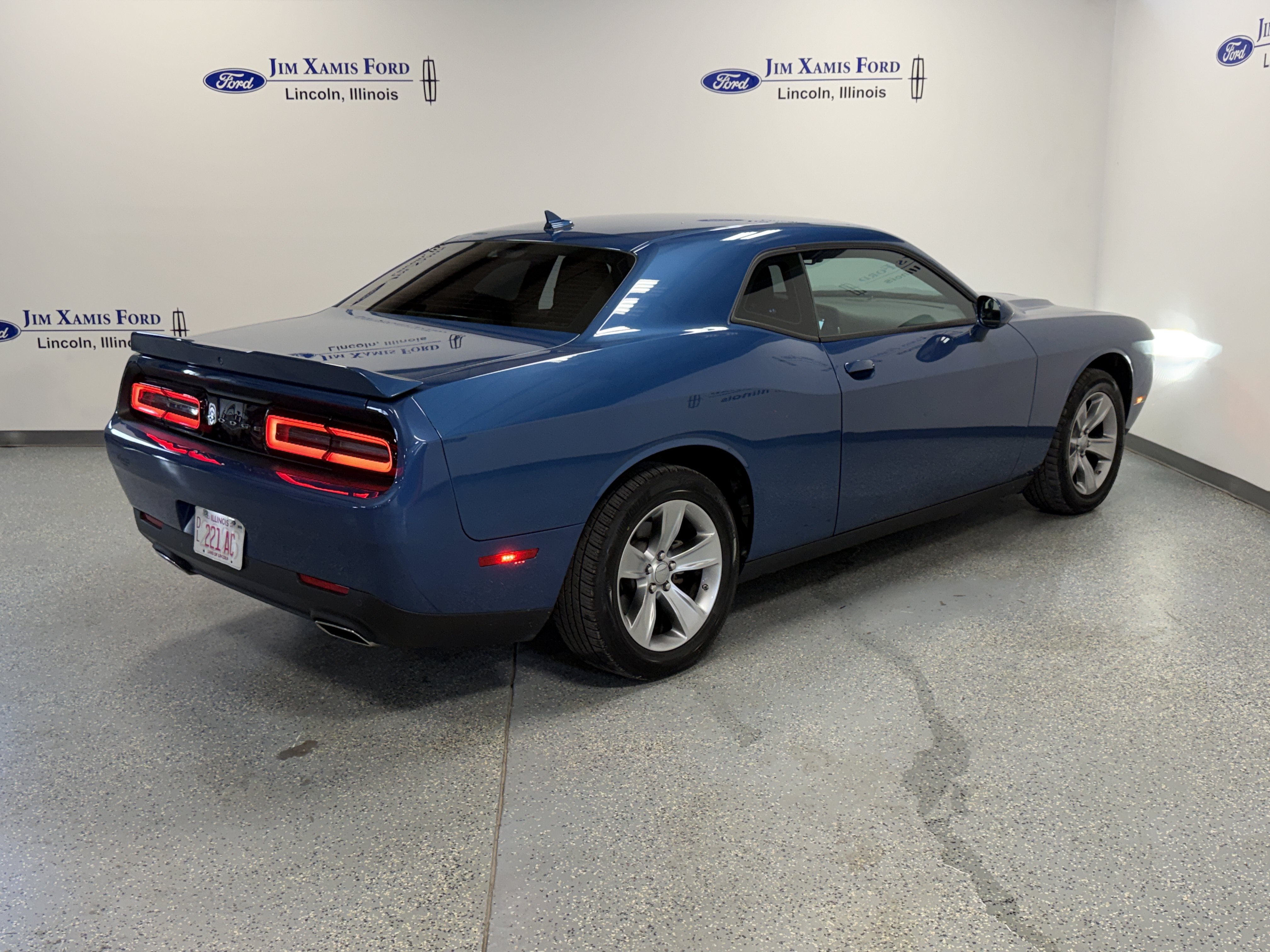 Used 2022 Dodge Challenger SXT w/ Driver Convenience Group RWD image 31