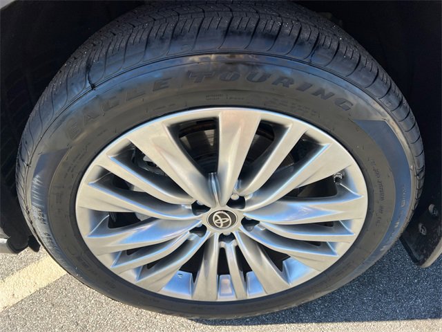 Used 2024 Toyota Highlander Platinum image 11