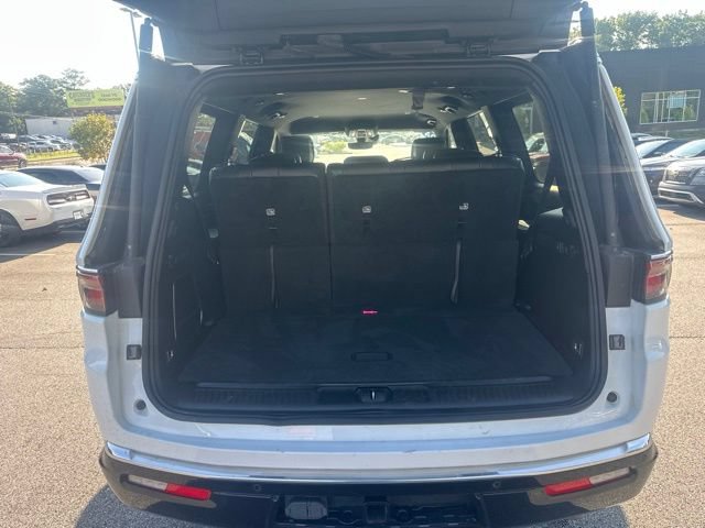 Used 2024 Jeep Wagoneer Series II w/ Flexible Seating Group RWD image 13