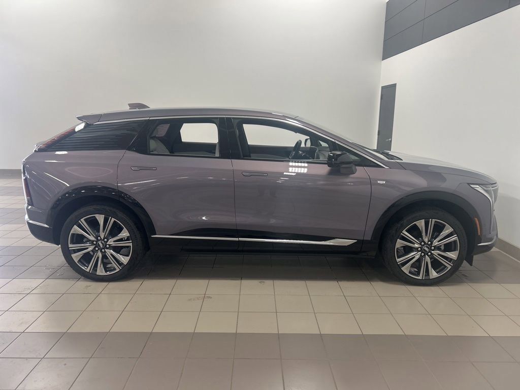 Used 2026 Cadillac Optiq Luxury 2 image 6