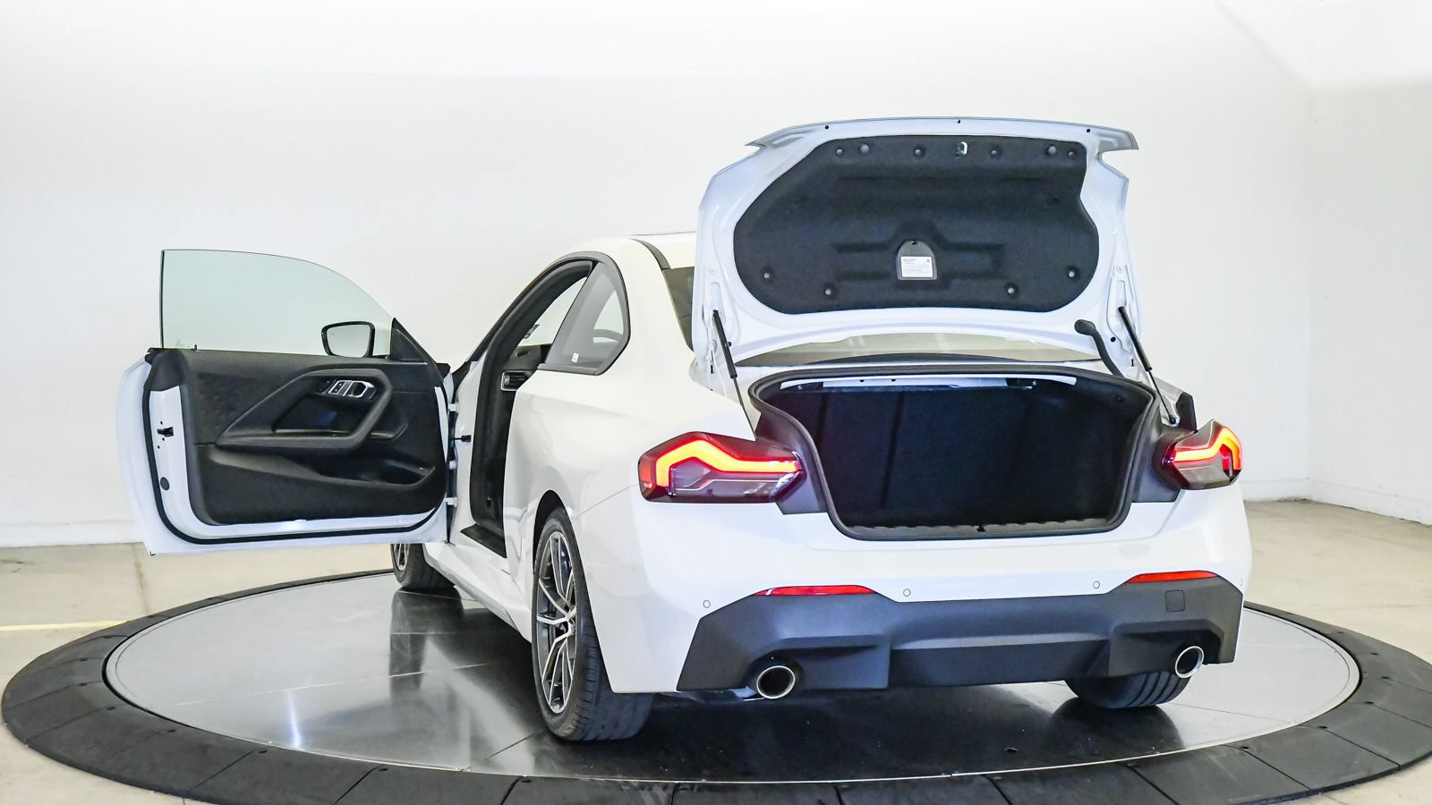 Used 2023 BMW 230i Coupe w/ Convenience Package RWD image 25