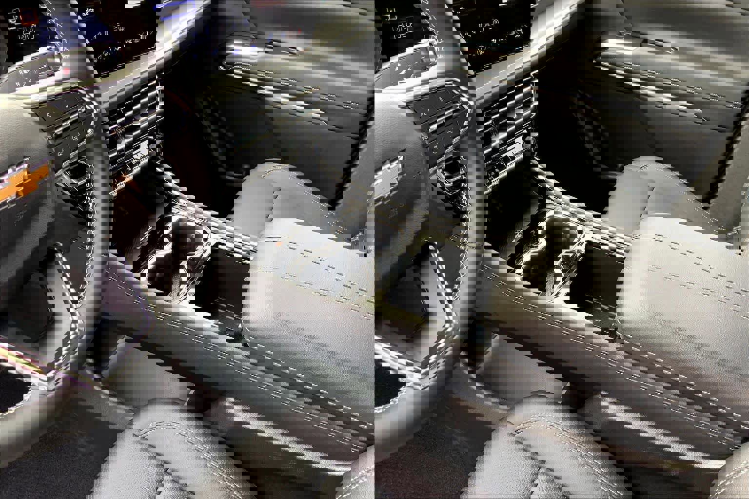 Used 2025 Chevrolet Traverse LT w/ Driver Confidence Package FWD image 16