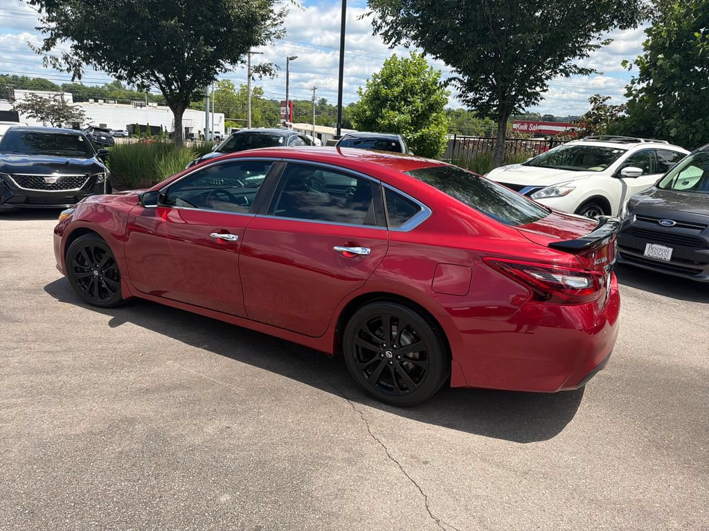 Used 2017 Nissan Altima 2.5 SR w/ Midnight Edition Package FWD image 5