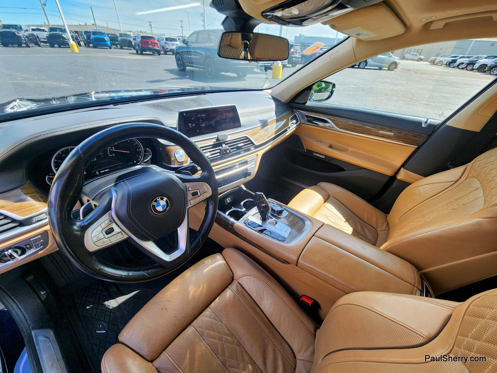 Used 2017 BMW 740i xDrive AWD/4WD image 25