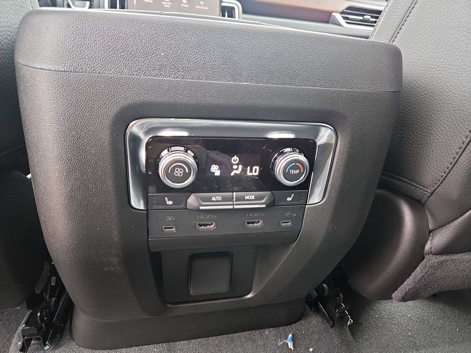 New 2026 GMC Yukon Denali w/ Denali Reserve Package image 30