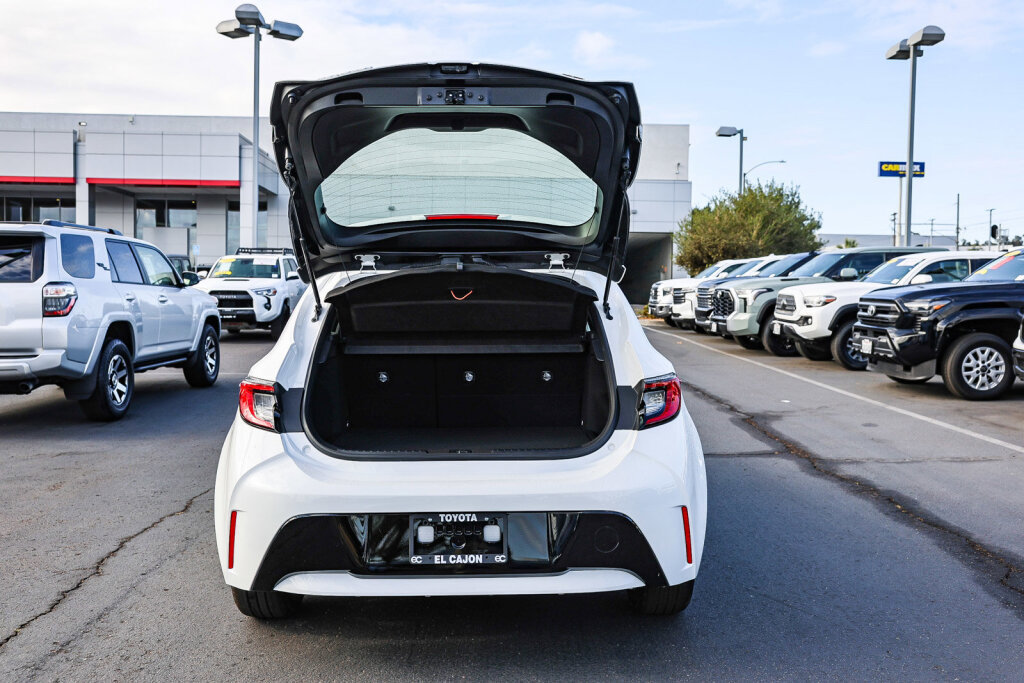 Certified 2026 Toyota Corolla SE w/ Black Out Package (TMS) FWD image 23