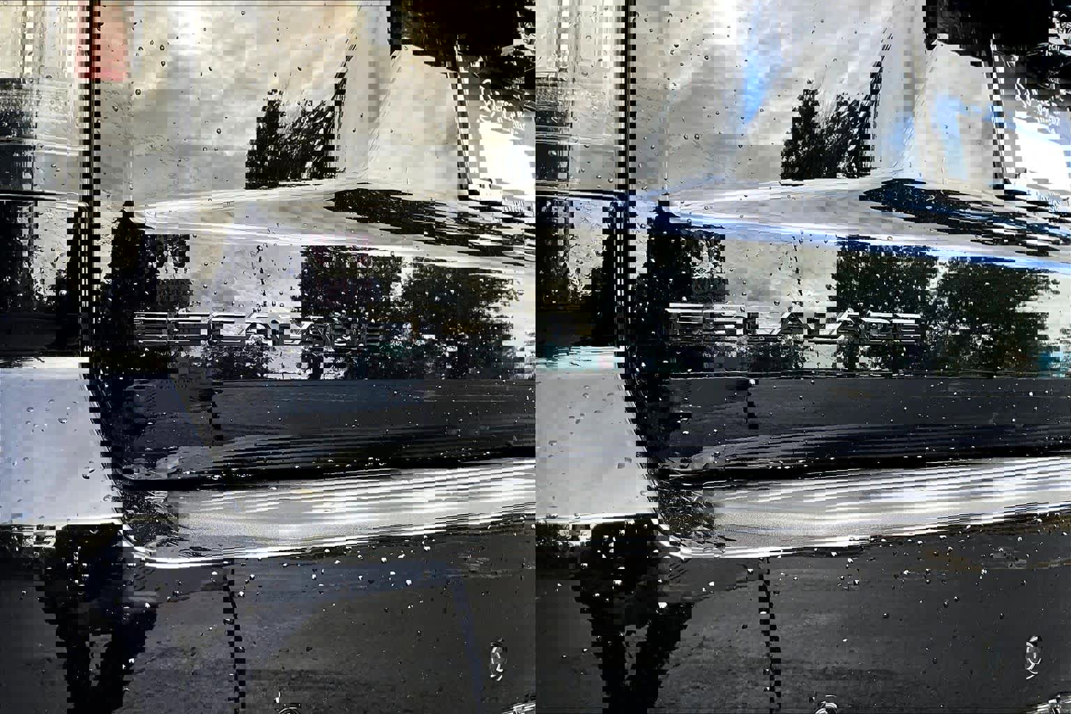 Used 2025 Cadillac Escalade V w/ LPO, ONYX Package image 30