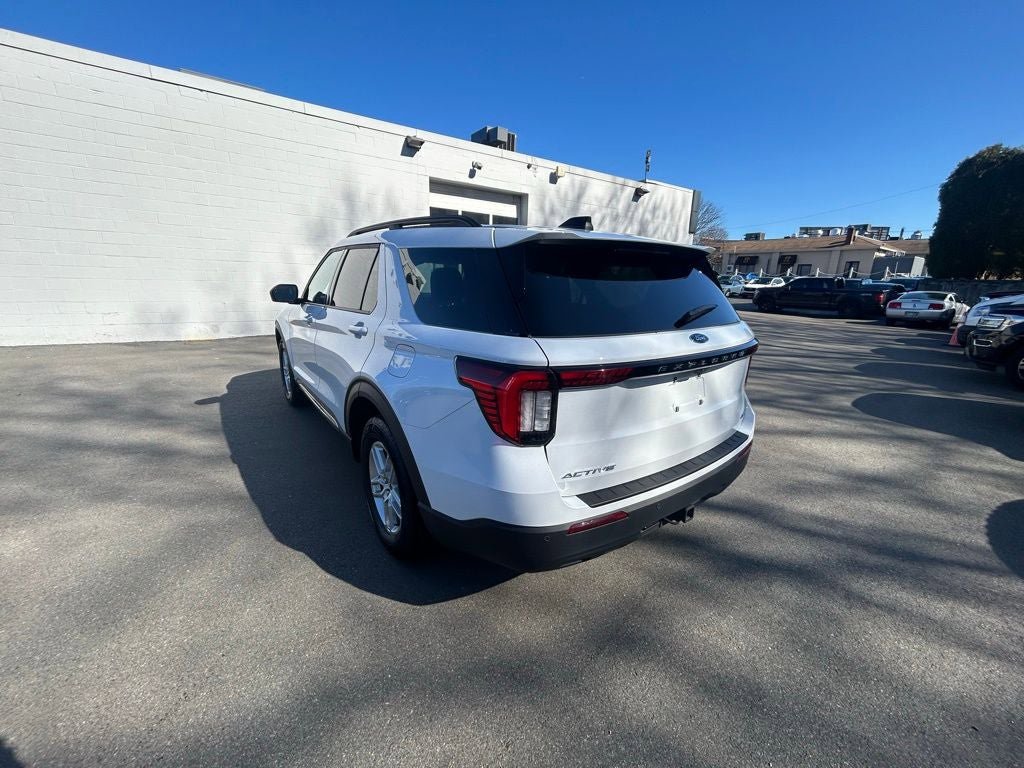 Used 2025 Ford Explorer Active image 5