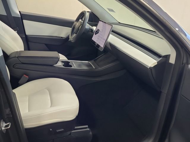 Used 2022 Tesla Model Y Performance AWD/4WD image 16