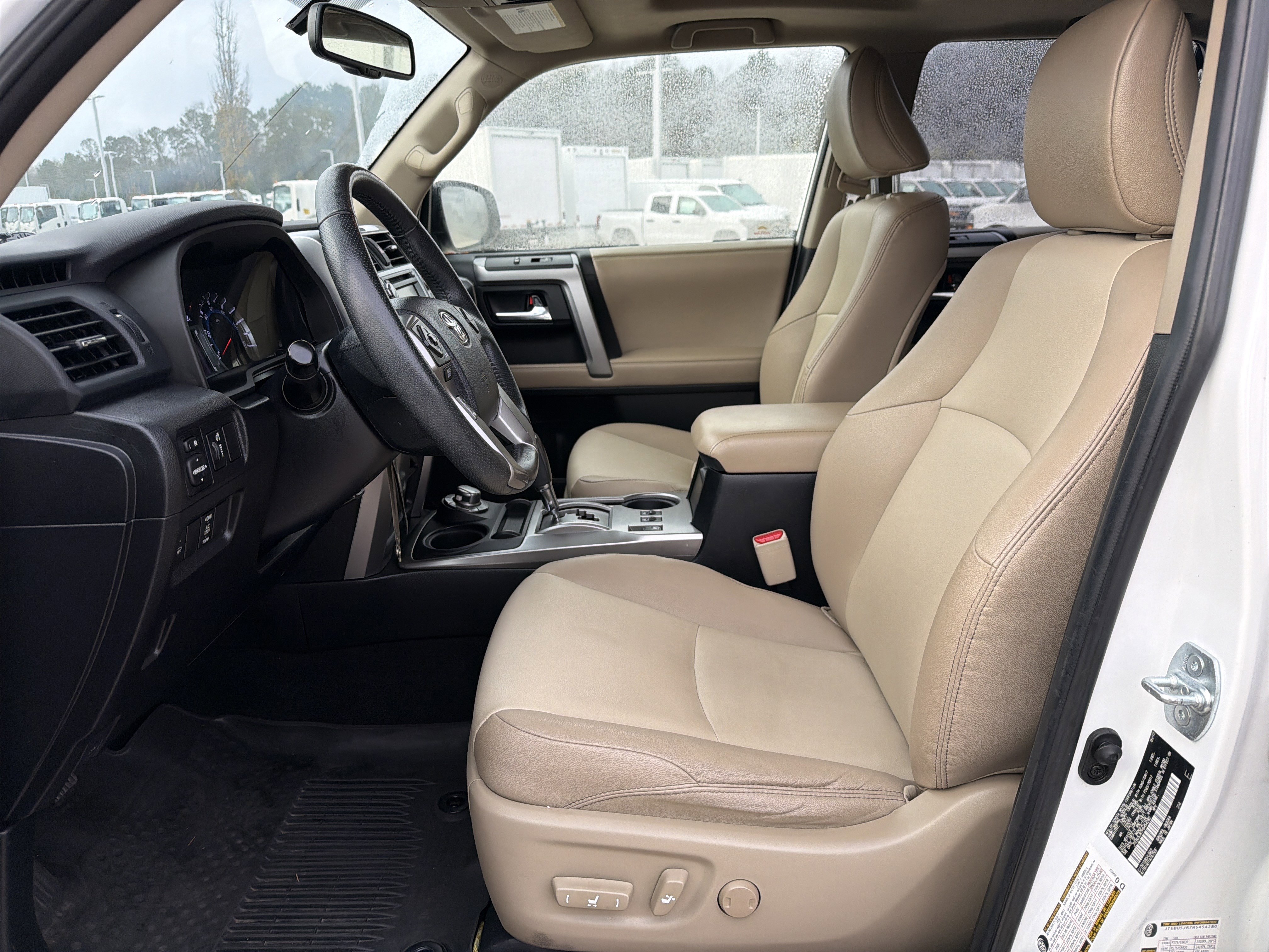 Used 2017 Toyota 4Runner SR5 Premium image 16