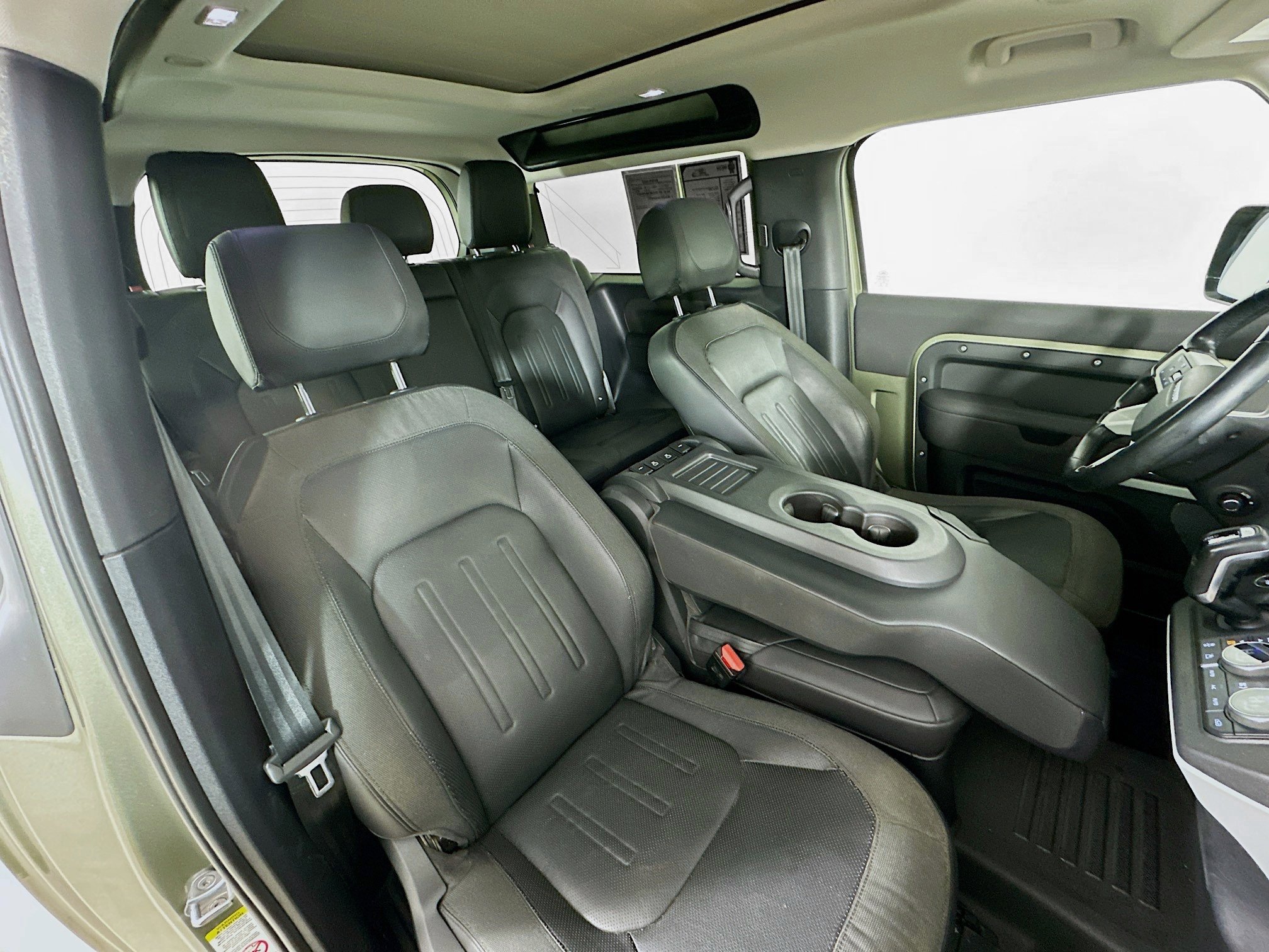 Used 2021 Land Rover Defender 90 First Edition image 41