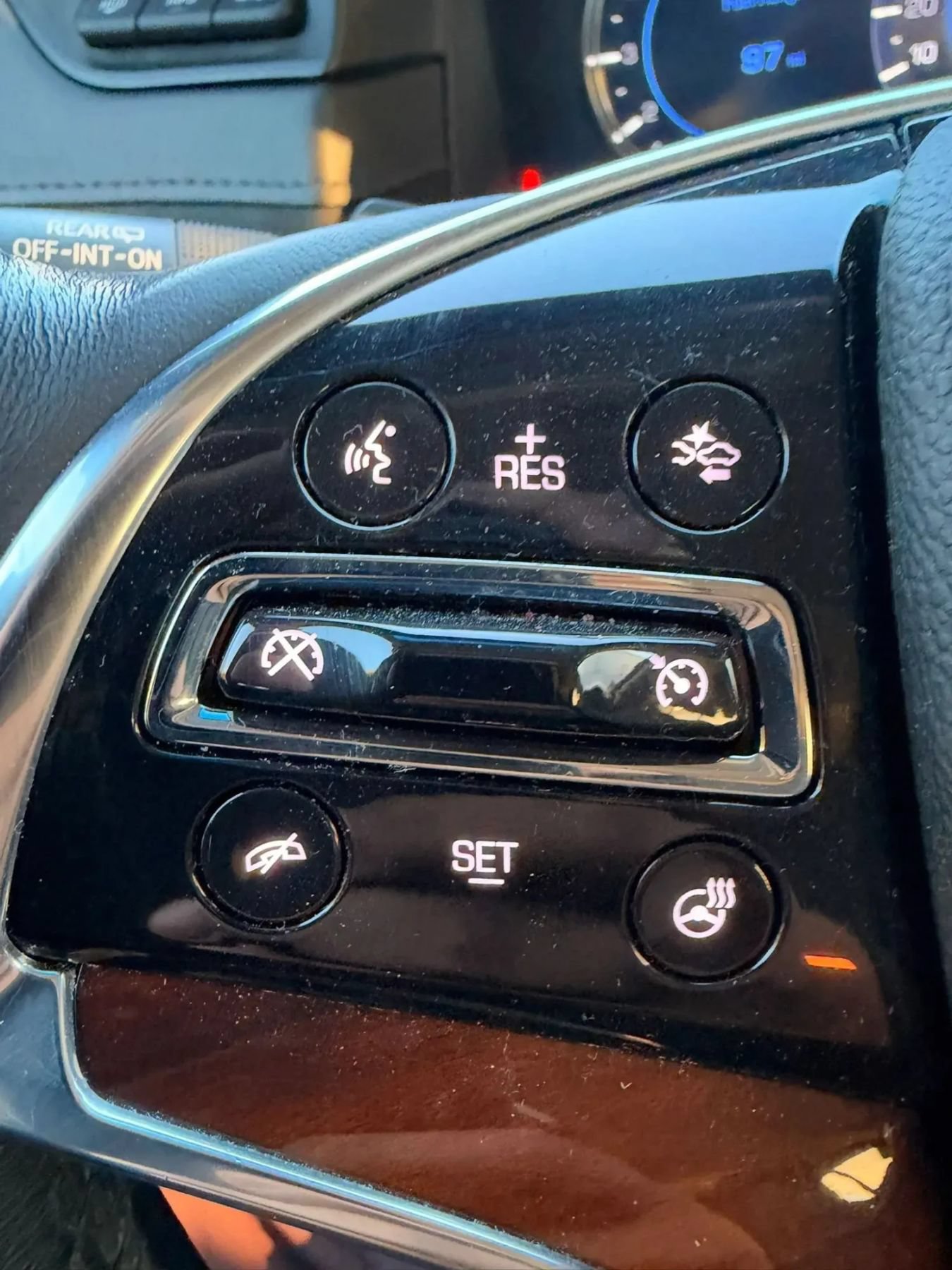 Used 2019 Cadillac Escalade Luxury w/ Escalade Sport Edition AWD/4WD image 11