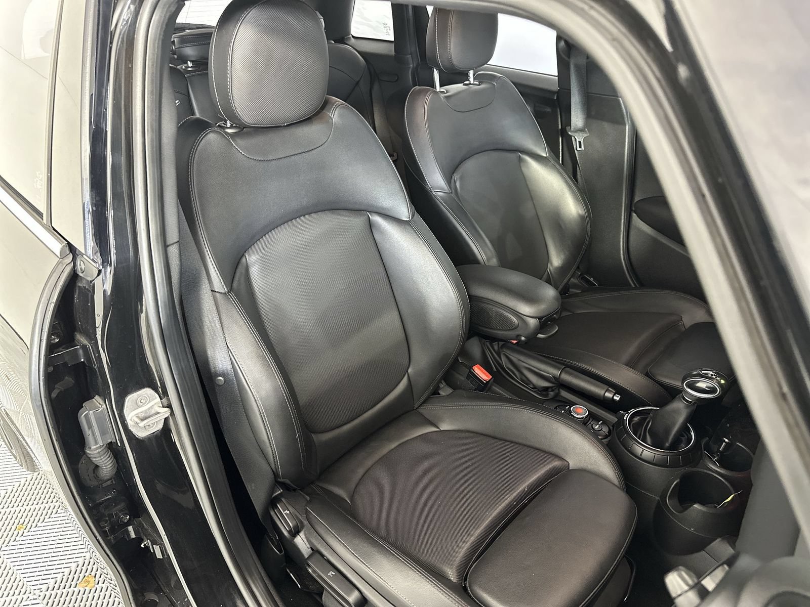 Used 2016 MINI Cooper 4-Door Hardtop FWD image 27