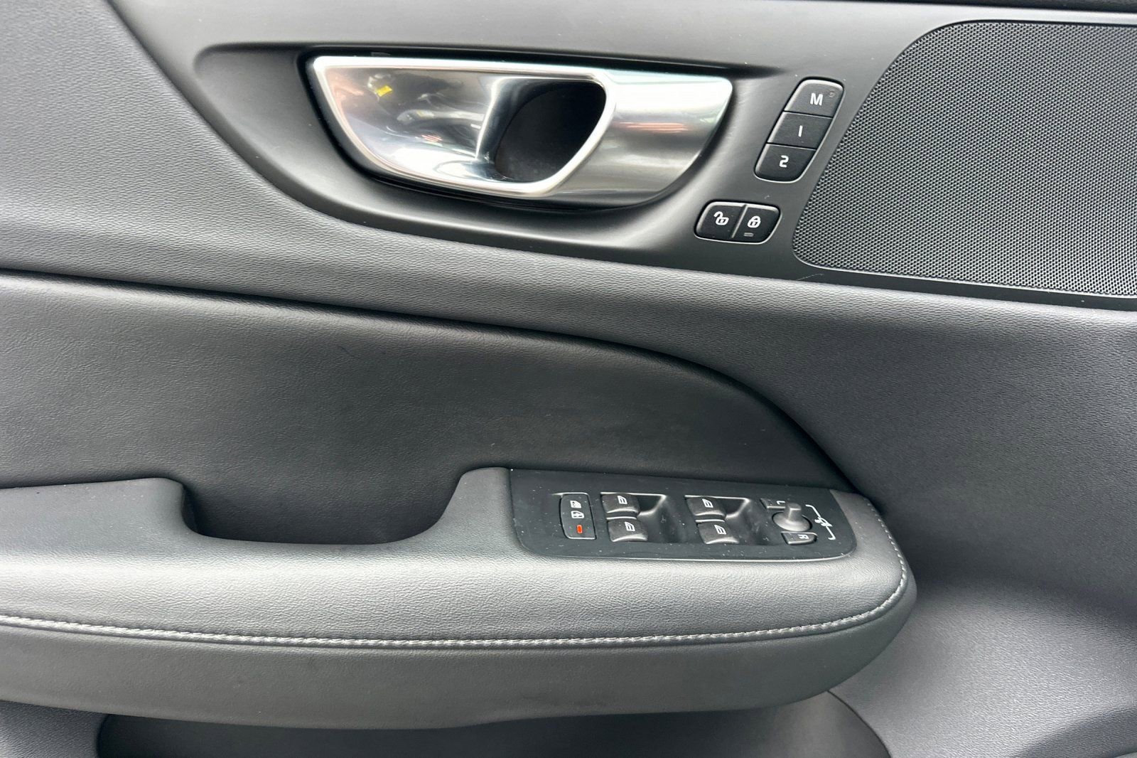Used 2025 Volvo V60 B5 Cross Country Plus image 10