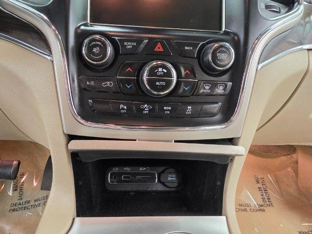 Used 2014 Jeep Grand Cherokee Overland w/ Advanced Technology Group AWD/4WD image 19