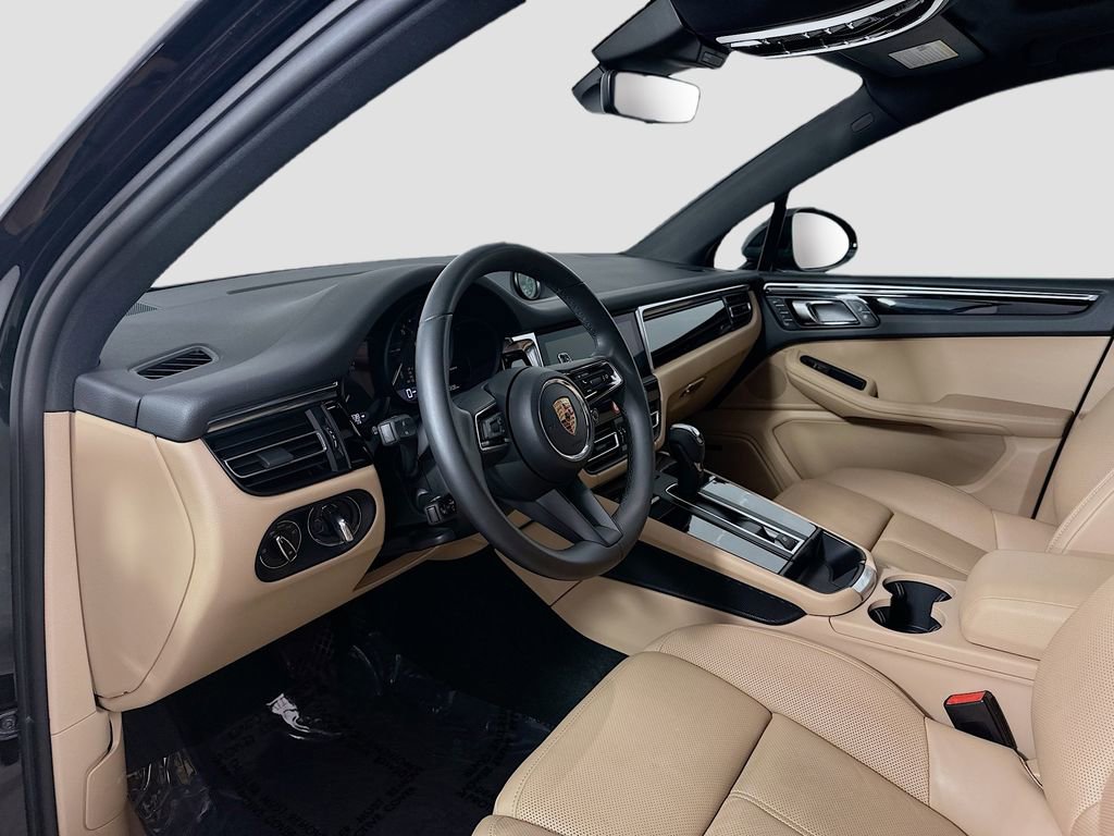 Certified 2026 Porsche Macan image 4