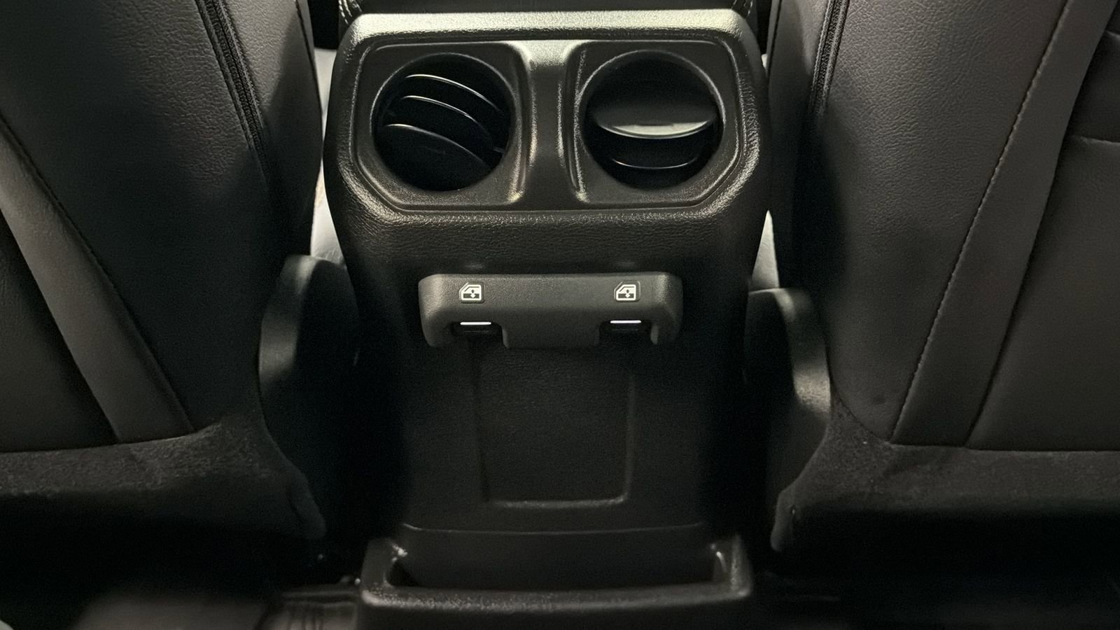 Used 2024 Jeep Wrangler Unlimited w/ Convenience Group AWD/4WD image 34