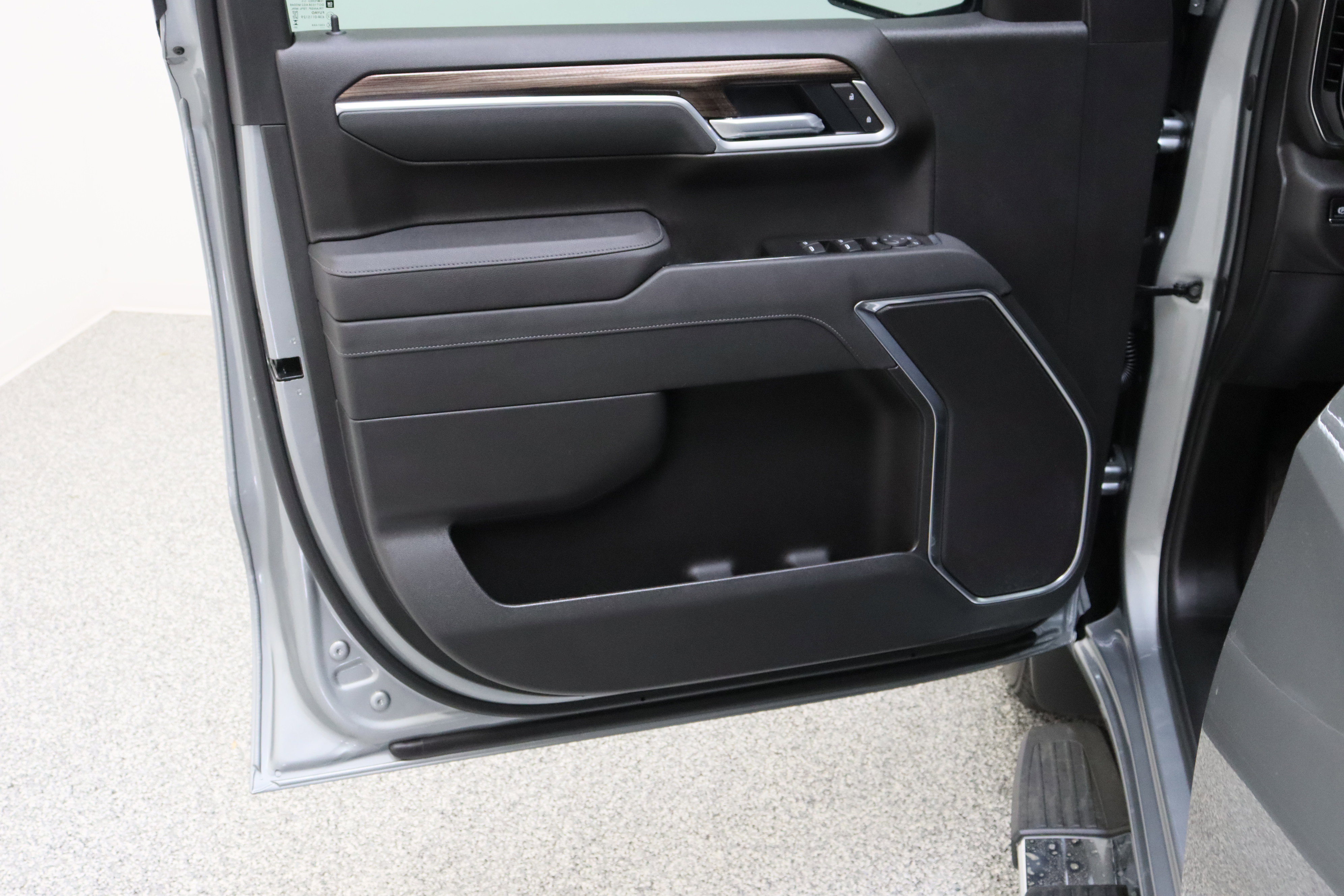 Used 2026 Chevrolet Silverado 1500 LT w/ Texas Edition Plus RWD image 12