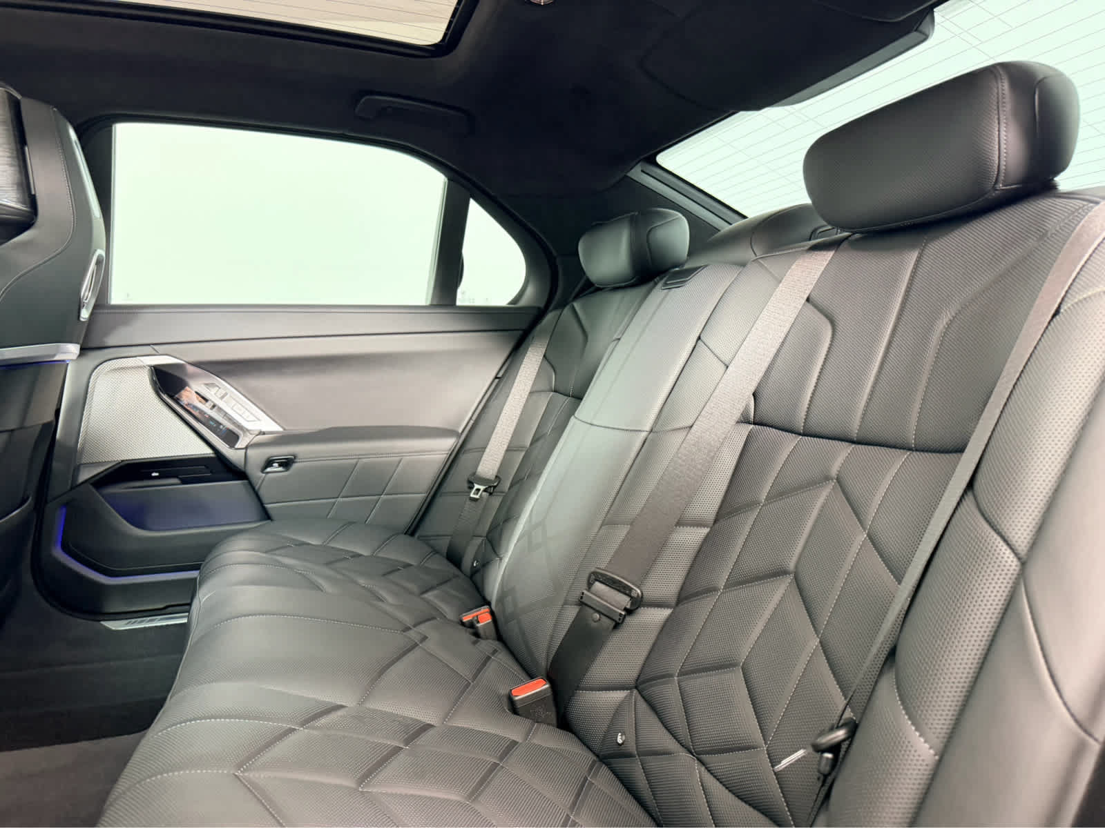 Used 2026 BMW 740i RWD image 17
