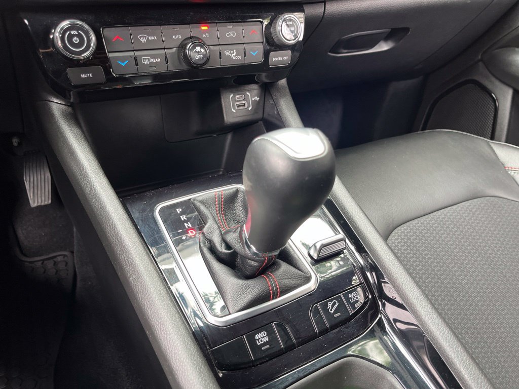 Used 2025 Jeep Compass Trailhawk AWD/4WD image 26