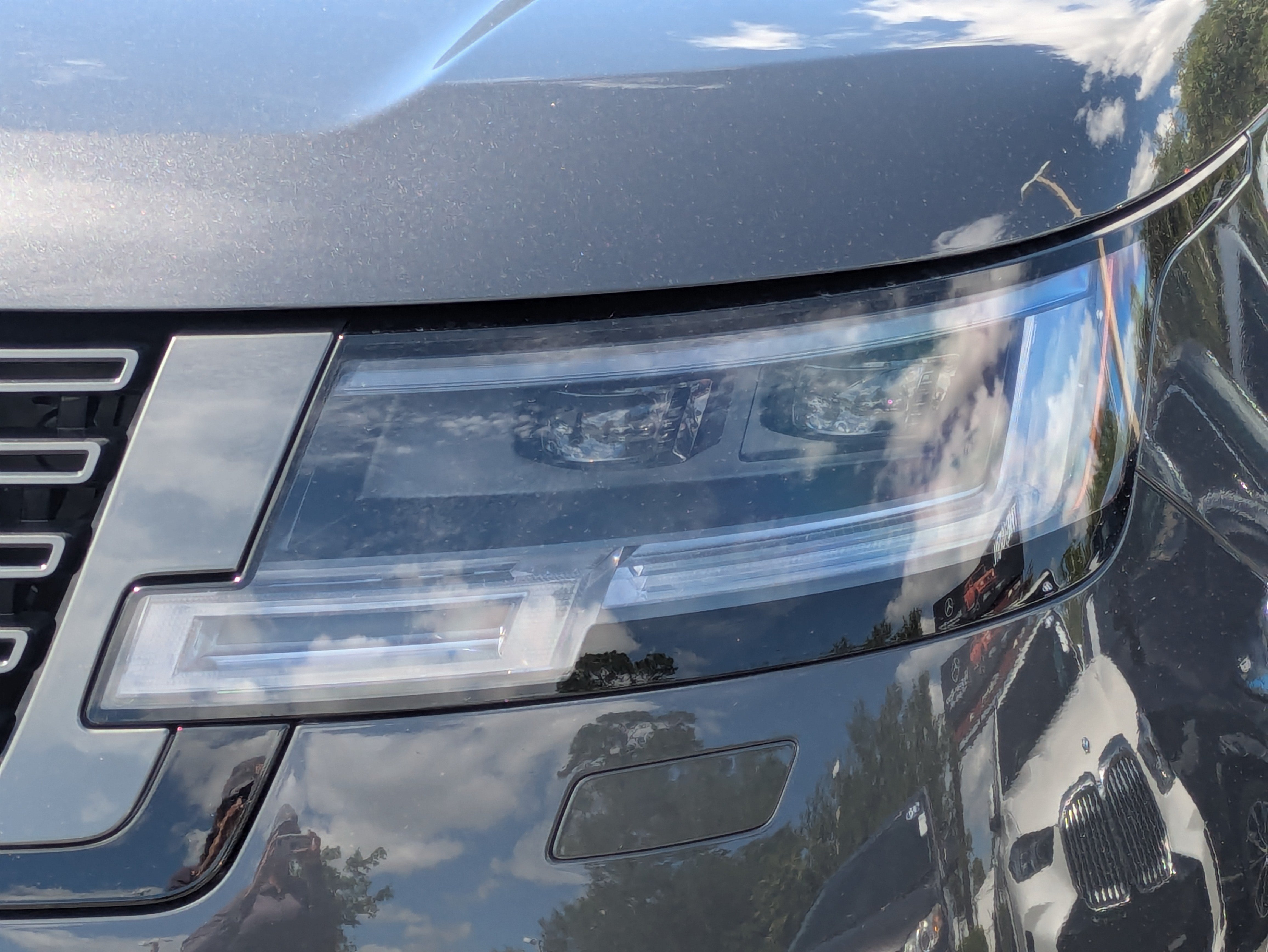 Used 2025 Land Rover Range Rover SE AWD/4WD image 9