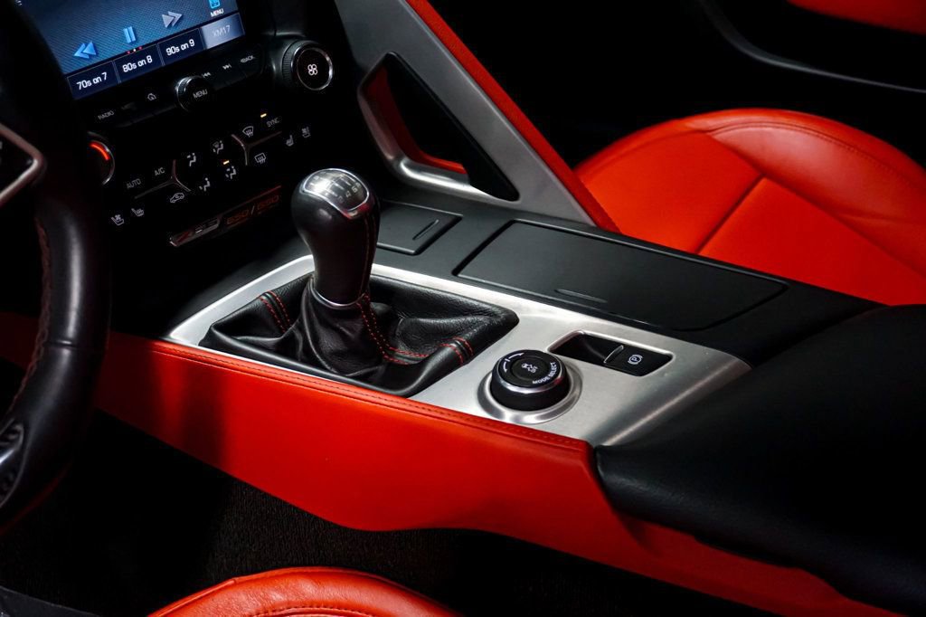 Used 2015 Chevrolet Corvette Z06 w/ Z07 Performance Package image 18