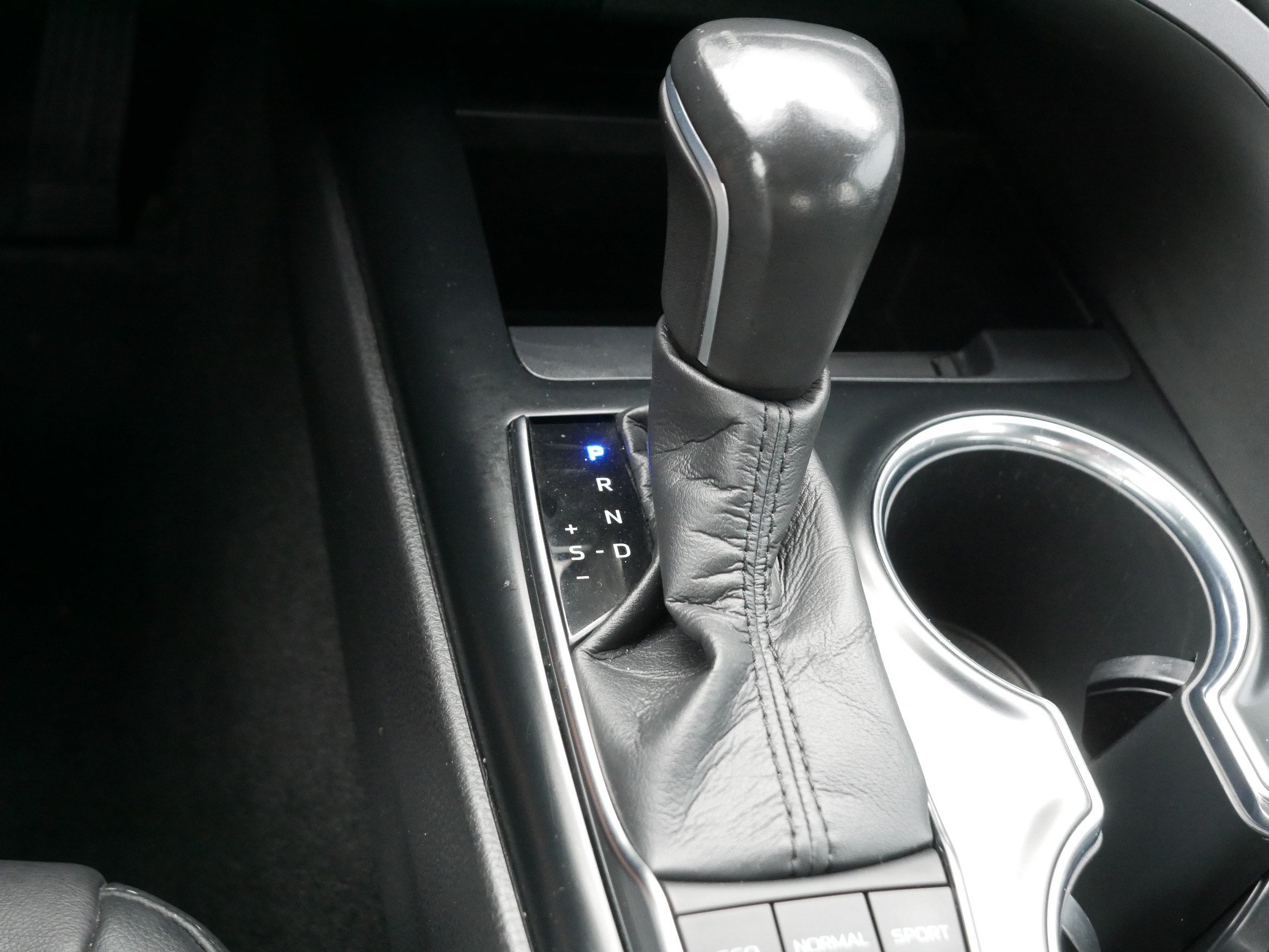 Used 2019 Toyota Camry XSE FWD image 24
