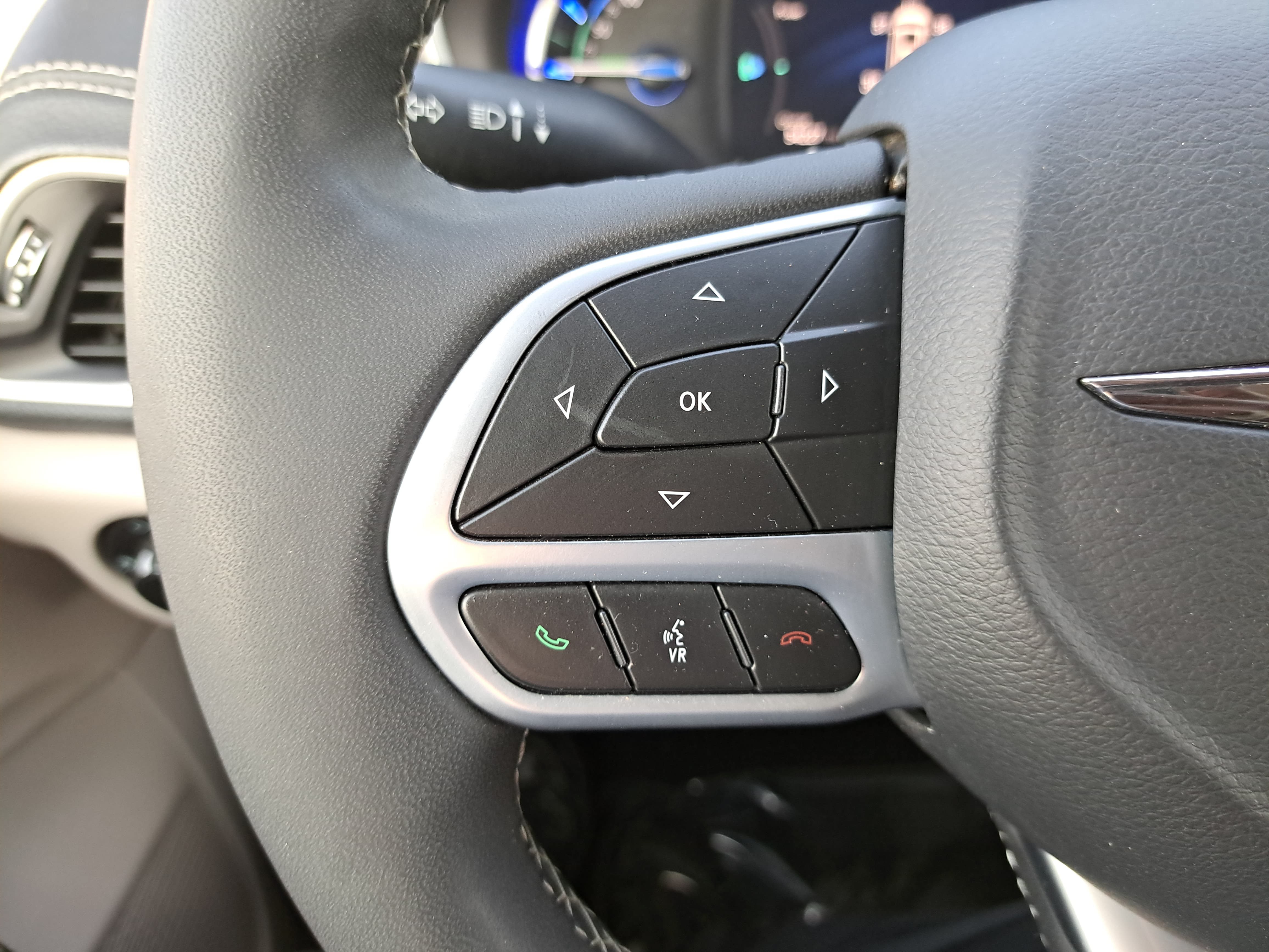 Used 2024 Chrysler Pacifica Limited FWD image 18