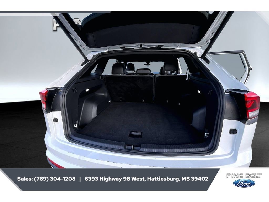 Used 2024 Volkswagen Atlas Cross Sport SE image 21