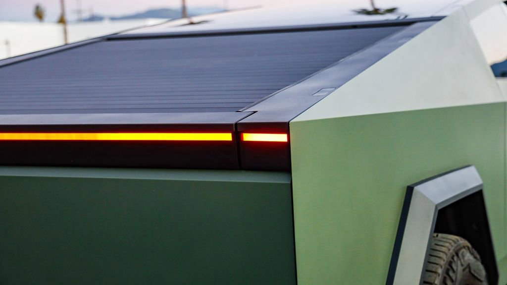 Used 2024 Tesla Cybertruck AWD Crew Cab image 10