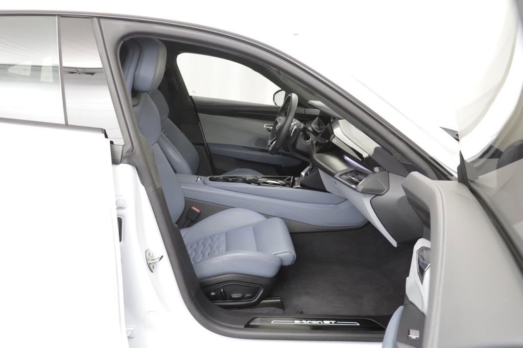 Used 2024 Audi e-tron GT Prestige AWD/4WD image 20