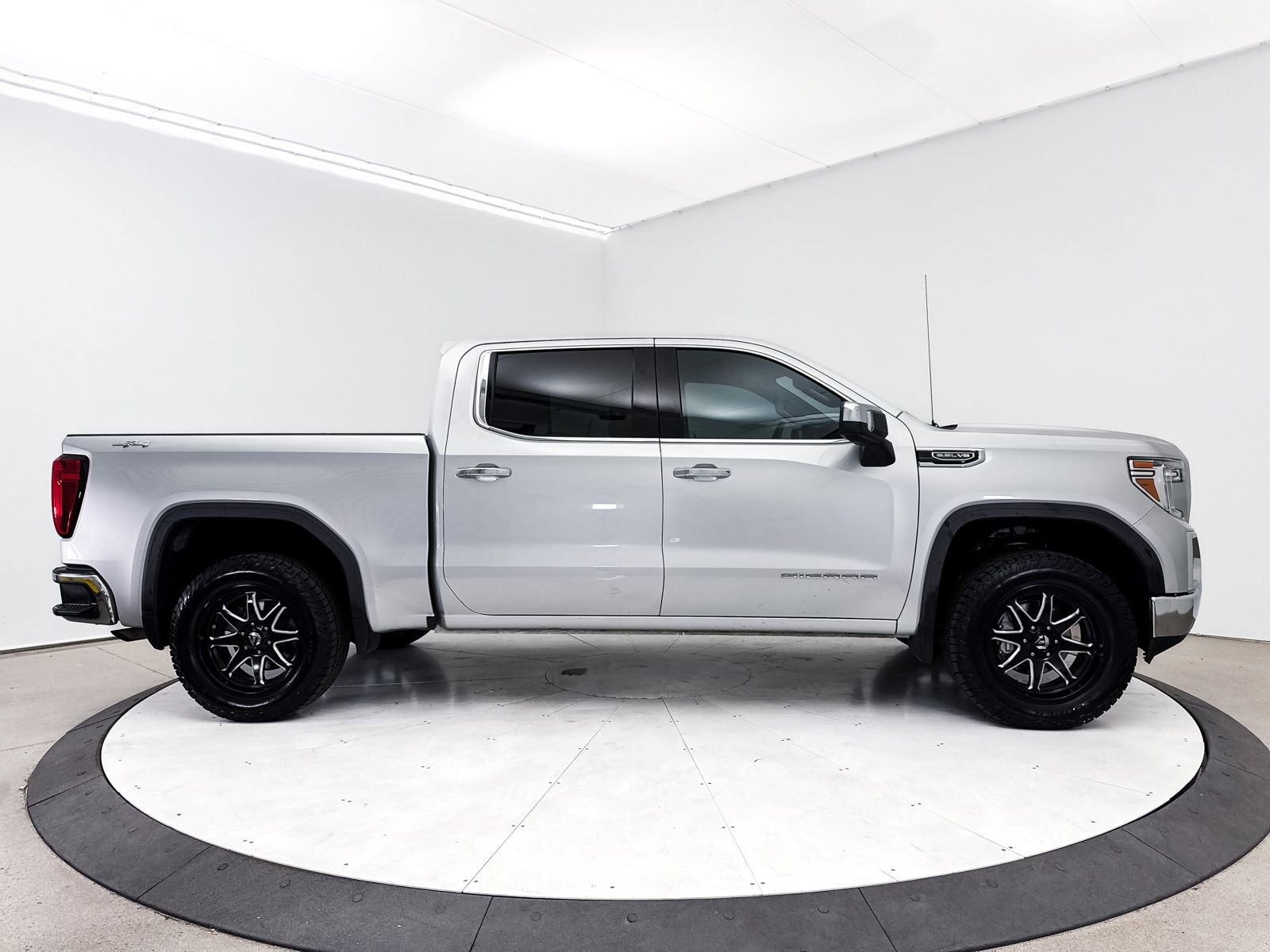 Used 2019 GMC Sierra 1500 SLT AWD/4WD image 31