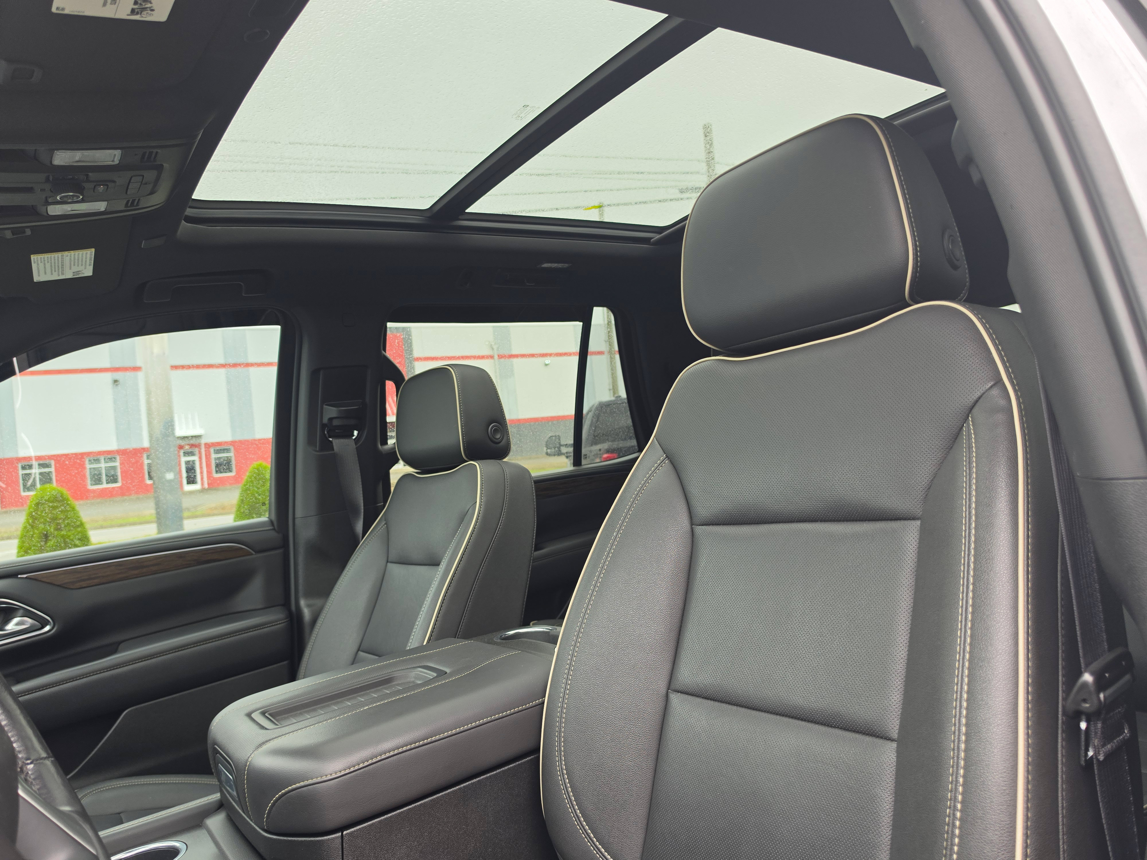 Used 2023 Chevrolet Tahoe Premier AWD/4WD image 12