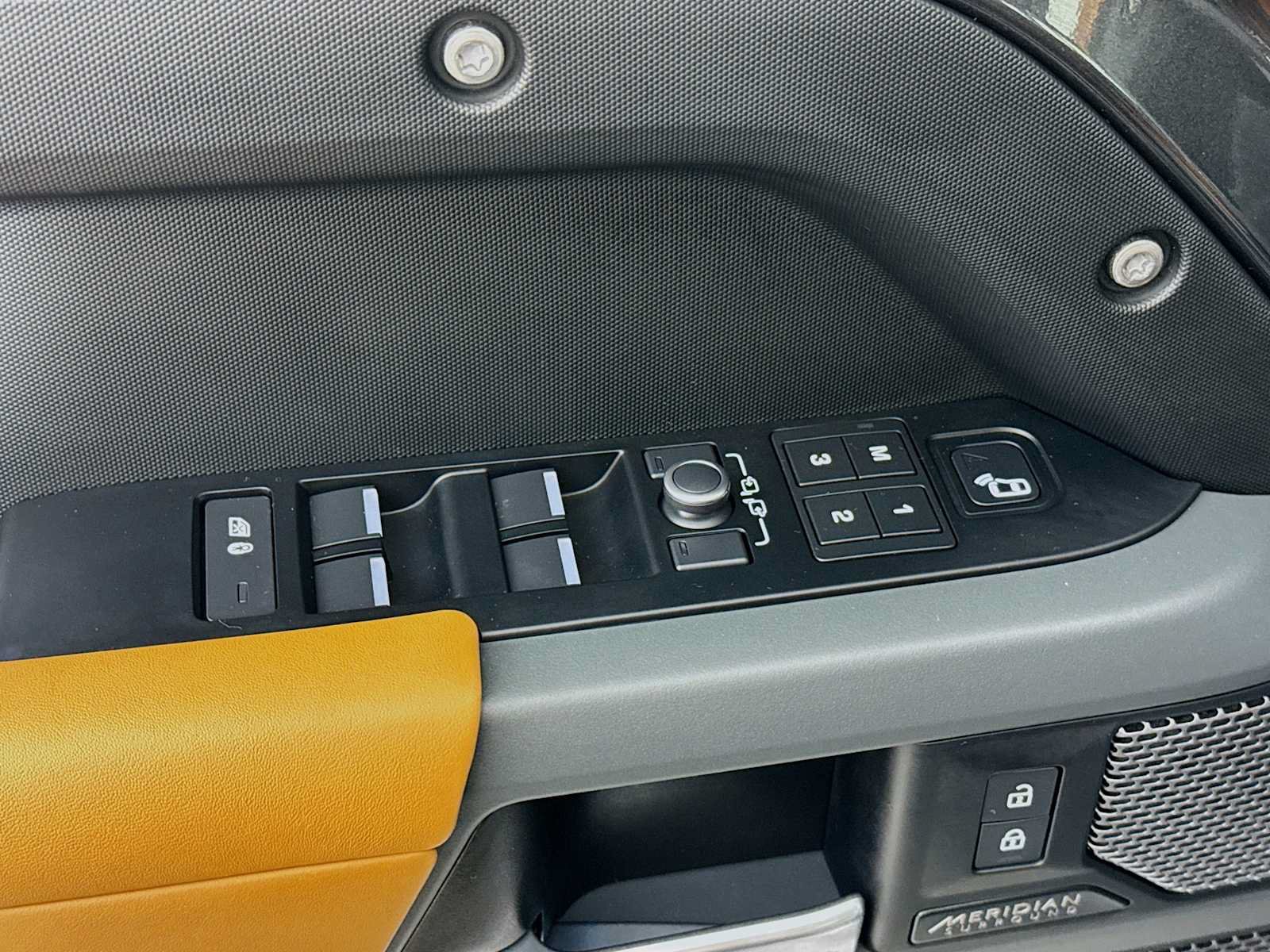 Used 2023 Land Rover Defender 110 X-Dynamic SE AWD/4WD image 18