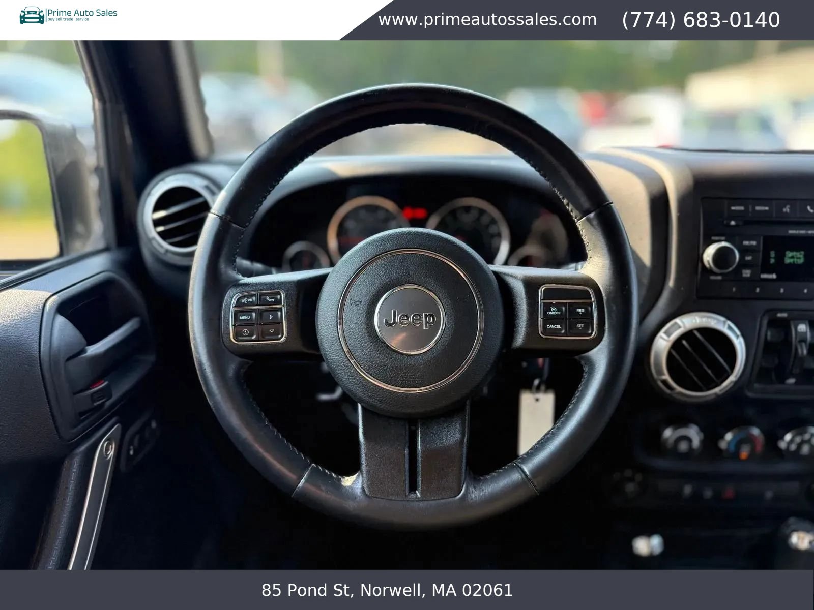 Used 2016 Jeep Wrangler Unlimited Sahara w/ Dual Top Group AWD/4WD image 17