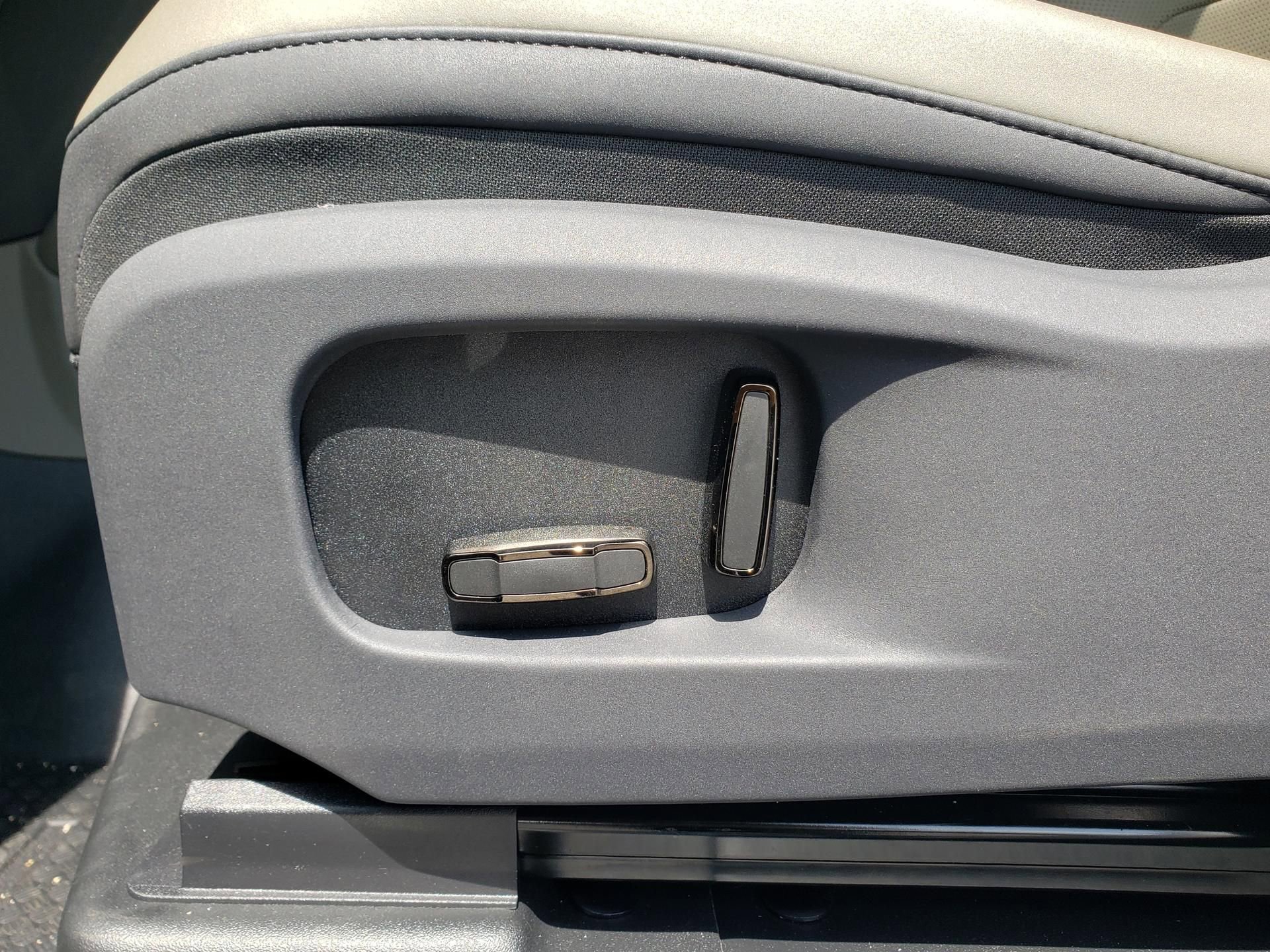 New 2026 Land Rover Defender 110 AWD/4WD image 19