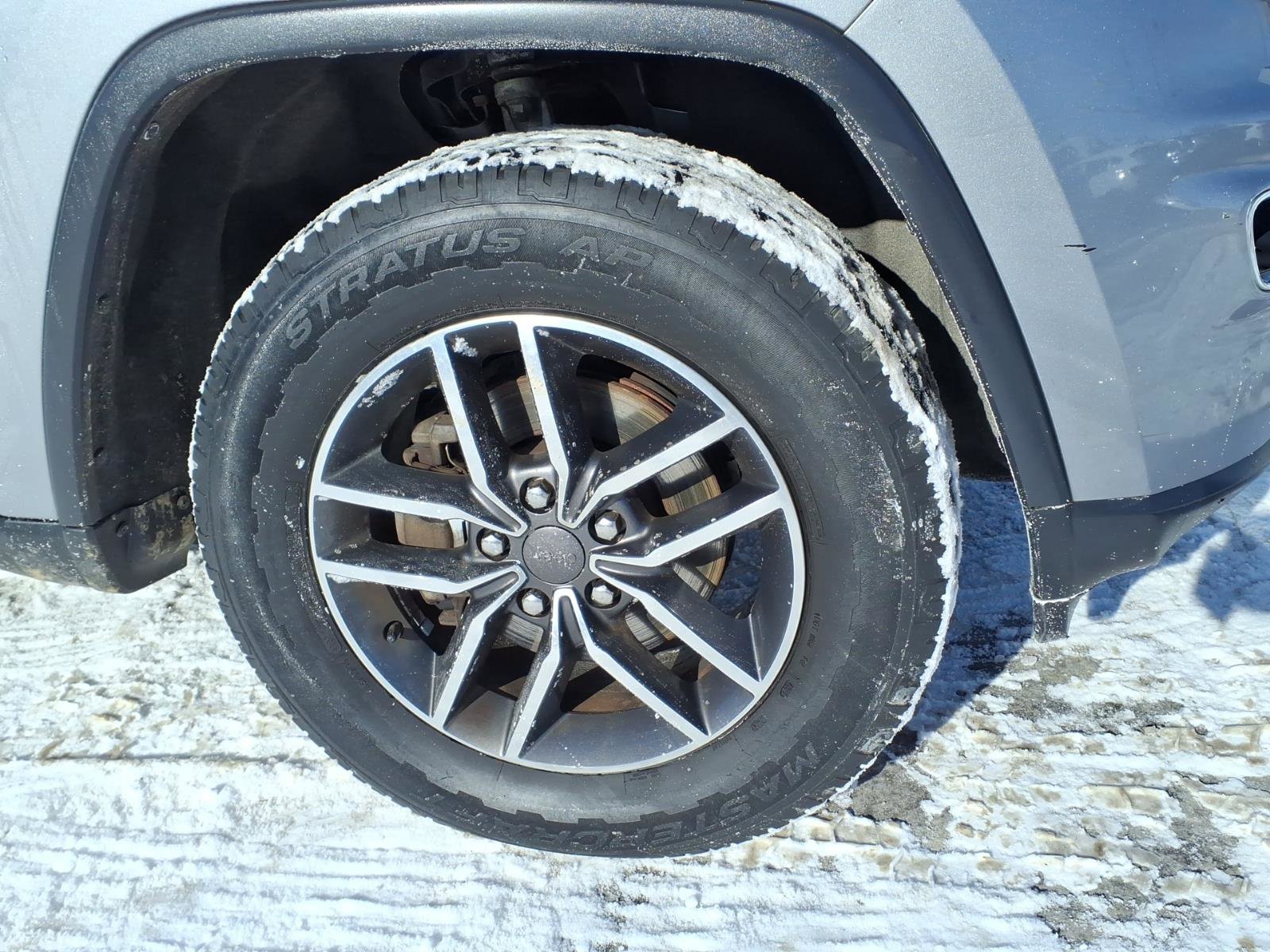 Used 2019 Jeep Grand Cherokee Laredo w/ Laredo X Package AWD/4WD image 6