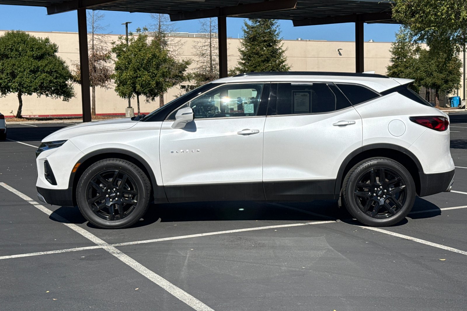 Used 2021 Chevrolet Blazer LT w/ Sound & Technology Package FWD image 14