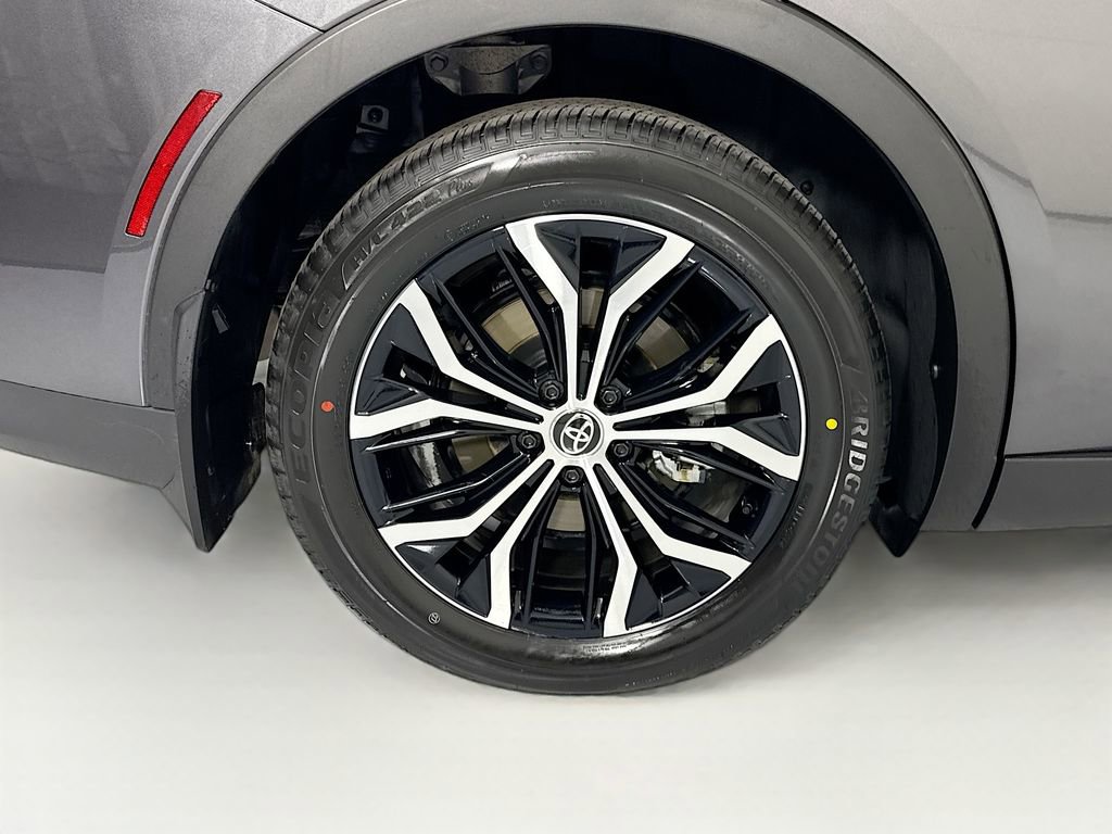 Used 2023 Toyota Crown XLE image 33