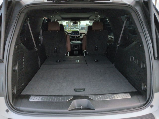 Used 2024 Chevrolet Suburban High Country AWD/4WD image 13