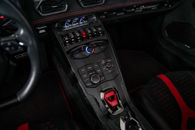 Used 2019 Lamborghini Huracan Performante AWD/4WD image 23