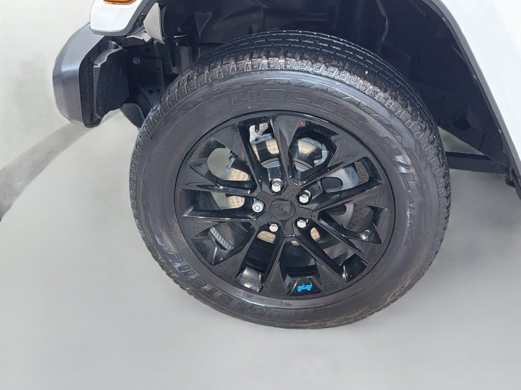 Used 2022 Jeep Wrangler Unlimited Sahara w/ Cold Weather Group AWD/4WD image 31