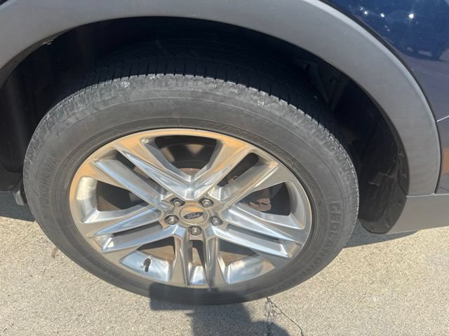 Used 2017 Ford Explorer XLT w/ Equipment Group 202A FWD image 14