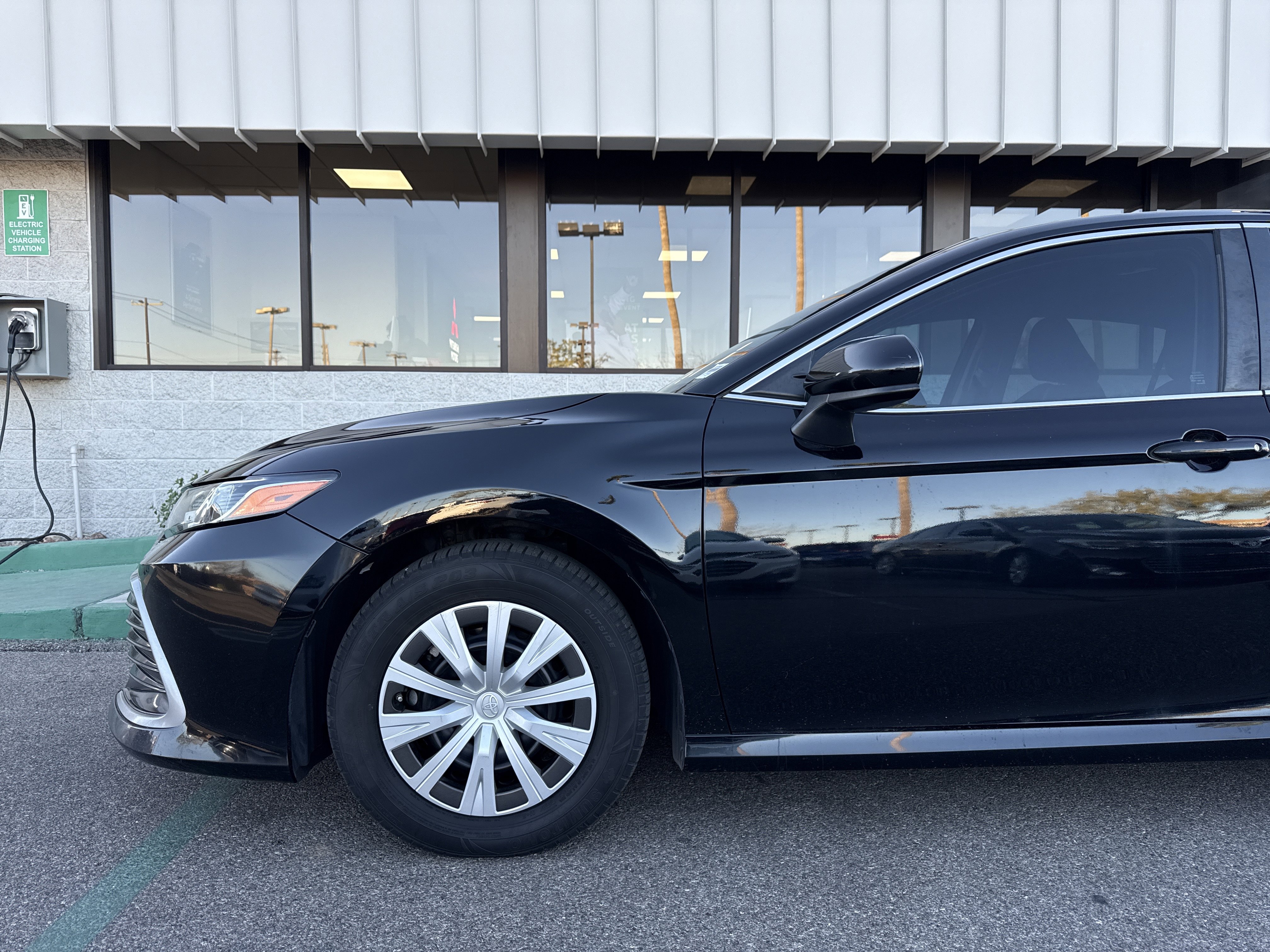 Used 2022 Toyota Camry LE image 3