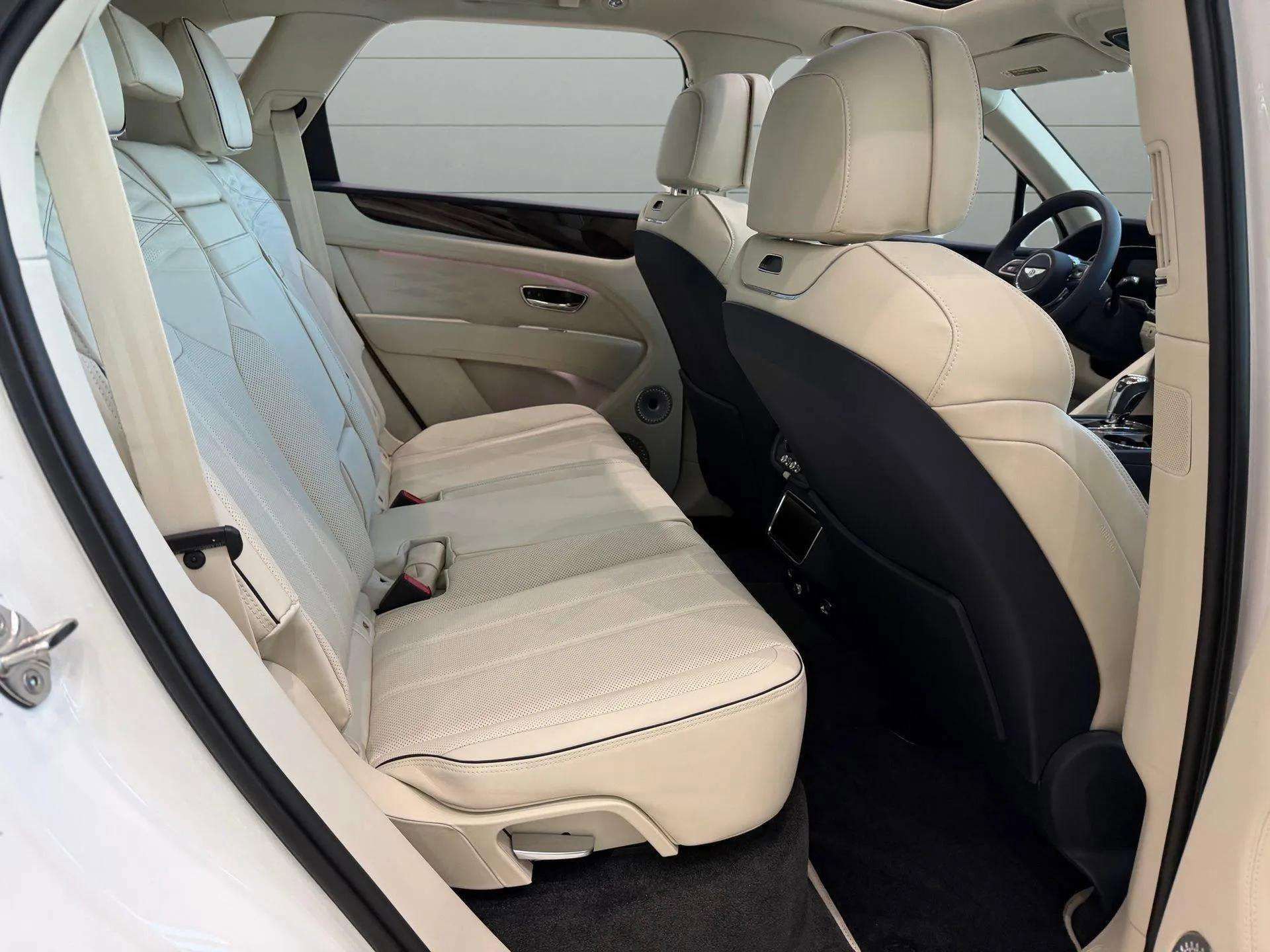 New 2025 Bentley Bentayga image 29