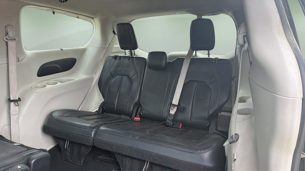 Used 2022 Chrysler Pacifica Touring-L FWD image 13