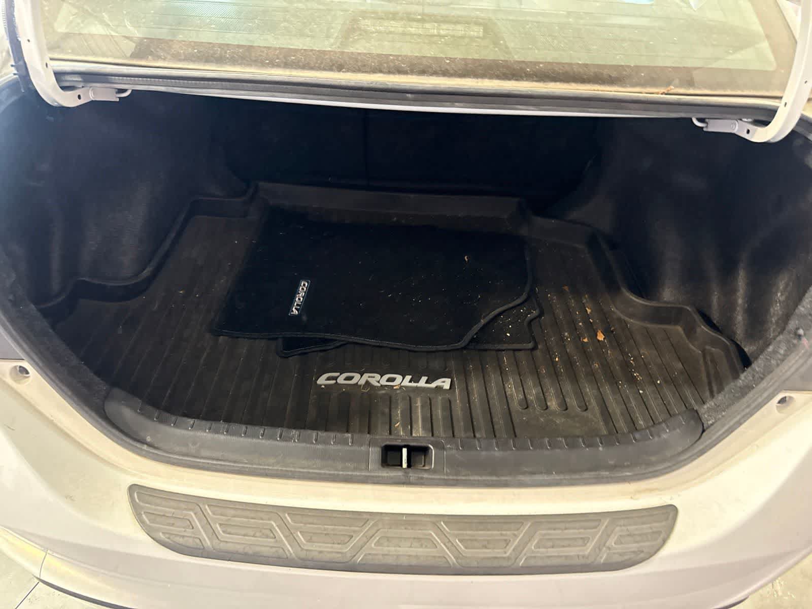 Used 2016 Toyota Corolla LE FWD image 11